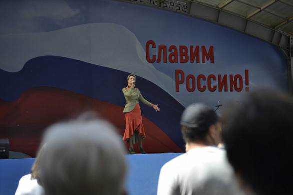 Колонна из ста машин проехала по улицам Иванова в День России